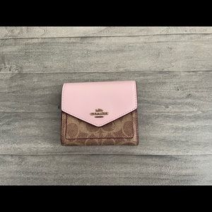 Coach Signature Small Snap Wallet